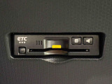 ETCカードを挿入することで高速道路をキャッシュレスで通行。ETCスマートインターチェンジやETC専用インターチェンジが利用できたり、とても便利なアイテムです!