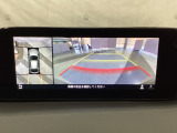 狭い場所での駐車やすれ違いなどでより的確な運転操作に役立つ360&deg;ビューモニターが装備されています。