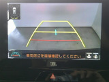 バックモニター付き。 車両後方の映像が画面に表示されるので、車庫入れが苦手な人も安心です。ただし、目視確認もお忘れなくお願いいたします。