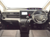 ★いつでも気持ちよく運転できて、使い勝手のいい収納や体をケアするシート、細部にまでこだわったインテリア♪