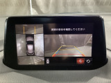 360度モニターは、4つのカメラによる前後左右・俯瞰映像でドライバーからは見えない領域の危険認知をサポート!全周囲の死角を減らし、狭い駐車場や幅寄せ、T字路の進入などの運転の安心感を高めます!