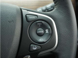 ◆アダプティブクルーズコントロール◆予め設定した車速内でクルマが自動的に加減速。前走車との適切な車間距離を維持しながら追従走行します。【LKAS】車線維持支援システムでステアリング操作を支援。