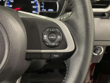【ステアリングスイッチ】運転中に視線を前に向けたまま画面の操作できます。