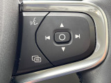 【ステアリングスイッチ】運転中、前方から目線をそらさずにオーディオ等の操作ができるよう、適切に配置されたスイッチ類。安心&快適なドライブを演出してくれる便利な機能です。