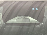 【ホンダセンシング】走行中に前方の車両等を認識し、衝突しそうな時は警報とブレーキで衝突回避と被害軽減をアシスト。より安全にドライブをお楽しみいただけます。
