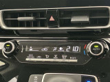 オートエアコンは温度を設定するだけで、自動で風量などを設定してくれます。運転しながら操作も必要ないので、安全性も向上します。
