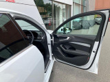 ドアを開けると上質で上品な室内空間が広がり細部までこだわったAudiデザイン性と、物づくりのこだわりを感じて頂けます。