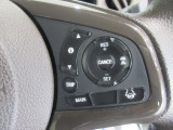 ハンドル右側はクルーズコントロールのスイッチを装備しています。運転中の操作も安心して行えます。