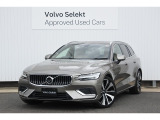 ワゴンでありながらクーペを思わせるスタイル「V60」ボディカラーは、ペブルグレーメタリック。