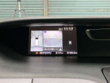 【アラウンドビューモニター】まるでクルマを真上から見ているようなアラウンドビューモニターで運転をサポート。運転席から見えにくい車の四隅や後方もモニターでしっかり見えます。