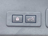 【パワーバックドア】スマートキーや運転席のボタンを押すだけでリアゲートが自動で開閉します!荷物を持っている時や、高い位置にあるバックドアを閉める際に便利な機能です♪