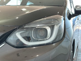 LEDヘッドライトは、点灯の瞬間から最大光量を発揮し、突然暗くなるトンネルなどでの安定感を高めます。