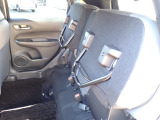 ◆チップアップ&ダイブダウン機構付【ULTR SEAT】は後席座面を左右分割で跳ね上げることができます。トランクで積載できない背の高い荷物をラクラク収納できます。ホンダ車ならではの人気装備です。
