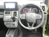 【徹底洗浄クリーニング実施済】運転席からの視界はこんな感じです☆お気軽にご来店いただき、実際に座って是非お確かめください。ドライバーに寄り添う快適な操作フィールをもたらすステアリングです。
