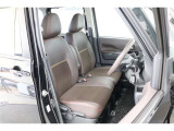 ■車内クリーニング■専門スタッフが見えないところまで徹底洗浄!車内のニオイもリフレッシュ!目に見えないところまで美しくがモットーです。だから、当店の中古車は内装にも自信があります!