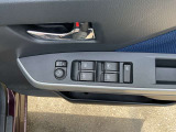 全席パワーウィンドウとなっています。運転席はオートになっているのでワンタッチ開閉することが出来ます。