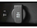 12V電源ソケットから、携帯の充電なども可能です。