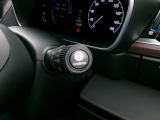 [マルチビューカメラシステム]目視しにくいクルマの周囲を映像で確認できます。4つの魚眼カメラが駐車場や見通しの悪い交差点など、状況に応じた映像をナビ画面に映し出し、安心感を高めます。