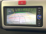 【バックカメラ】駐車時に後方がリアルタイム映像で確認できます。大型商業施設や立体駐車場での駐車時や、夜間のバック時に大活躍!運転スキルに関わらず、今や必須となった装備のひとつです!
