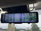 【デジタルインナーミラー】後席の大きな荷物や同乗者で後方が確認しづらい時でも安心!カメラが撮影した車両後方の映像をルームミラー内に表示。クリアな視界で状況の確認が可能です!