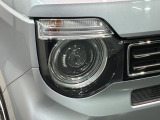 LEDヘッドライトは、点灯の瞬間から最大光量を発揮し、突然暗くなるトンネルなどでの安定感を高めます。