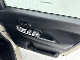 【パワーウインドウ】運転席のスイッチで、各席の窓ガラスの開閉ができます!あると便利ですよね!
