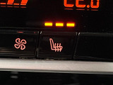 ●フロントシートヒーティング:運転席・助手席共に三段階で調節が可能なシートヒーターを装備しております。季節を問わず快適にご使用いただけます。