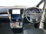見通しのよいすっきりとした視界で、誰でも運転しやすいです。運転のしやすさは疲れにくさにも繋がりますよ♪