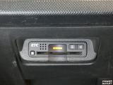 エアコンパネルの下にETCがついています。高速道路の料金所の通過も楽々です!。カードの取り出しもしやすい場所についています。