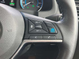 プロパイロットスイッチ。高速道路での、単調な&rdquo;渋滞走行&rdquo;と長時間の&rdquo;巡航走行&rdquo;。この2つのシーンで、ドライバーに代わってアクセル、ブレーキ、ステアリングを自動で制御。