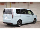 走行中に発生する車体のゆがみや微振動を減衰させる「パフォーマンスダンパー」をHondaのミニバンとして初めて採用。上質な乗り心地と安定性、優れた運動性能を感じられます。