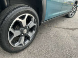 車のデザインにマッチした、純正アルミホイール!