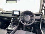 運転席まわりです。 各操作スイッチは使いやすい位置に配置されてます。