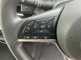 【ステアリングスイッチ】走行中でもハンドルから手を離さずにスピードメーター内のインフォメーションディスプレイの切替、音量調節等、操作できます♪