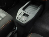 納車の前にはエンジンオイル、オイルエレメント、エアクリーナー、クーラント、バッテリー、ワイパーゴムのチェックまたは交換を行います!