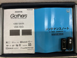スマートキーは鍵をバッグに入れたままでもドアロックの開閉やエンジンのON・OFFができます。夜間や雨の日も鍵を探さなくて良いので便利です。