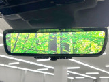 【デジタルインナーミラー】後席の大きな荷物や同乗者で後方が確認しづらい時でも安心!カメラが撮影した車両後方の映像をルームミラー内に表示。クリアな視界で状況の確認が可能です!