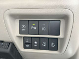 運転席横でアイドリングストップなどスイッチを搭載しています。