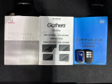 スマートキーは鍵をバッグに入れたままでもドアロックの開閉やエンジンのON・OFFができます。夜間や雨の日も鍵を探さなくて良いので便利です。