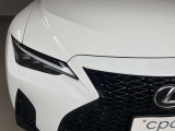 【三眼LEDヘッドライト】とにかくカッコイイ。スタイリッシュな見た目の三眼LEDヘッドライトを装備♪スタイルだけでなく、夜間の走行も視界良好で安心してお乗りいただけます