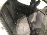 【後部座席】も当然、綺麗・清潔に仕上げております。内装の綺麗なお車は気持ちが良いですし、コンディションのいい車が多いです。これもオススメの1台です。