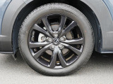 18インチ純正アルミホイールを装備。タイヤサイズは215/55R18となります。