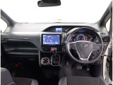 オシャレなインテリアで運転する気分も盛り上がりますよね^^