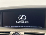 【メーカー純正ナビ】インテリアに溶け込むスタイリッシュな「専用設計」メーカーナビを装備♪視認性や操作性など基本性能にも優れ、より上質なカーライフをお楽しみいただけます。