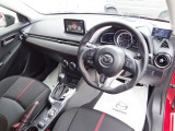 視界や操作まわりを確認しやすい運転席です。