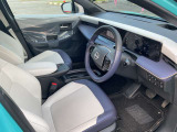 運転席は広々としていて運転が楽ちんです!