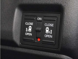 ◆両側電動スライドドア◆狭い駐車場でも乗り降りが楽々♪お子様が隣の車にドアを当ててしまう心配もございません!小さなお子様連れの方もこれで安心。