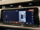 ボディの目立たない位置に設置された4台のデジタルカメラにより、車の周囲360度のオーバーヘッドビュー表示。それぞれのカメラを単独もしくは2か所表示することも可能。狭い場所や出入口なども安心できます!
