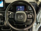 運転にかかわる様々な操作を安全に行えるように視点移動が少なく操作性に配慮されたスイッチ類が凝縮されたコクピットです。