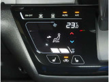 車内の温度を快適に保つタッチパネル式【オートエアコン】です。